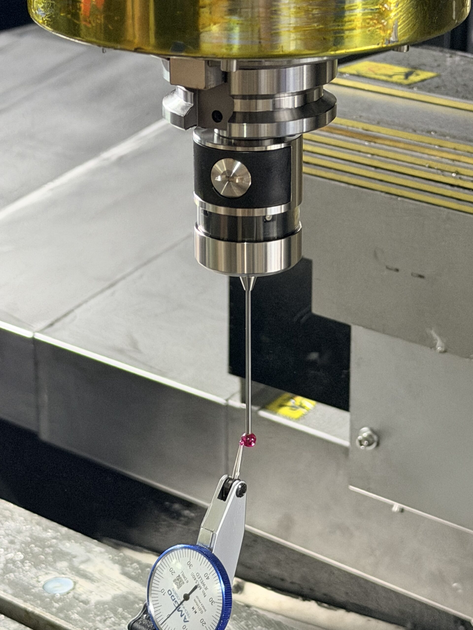 Comparison of optical and radio probe communication inside CNC machines